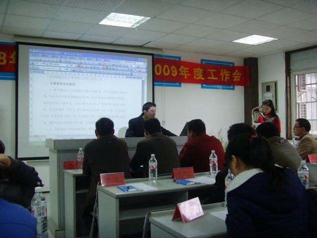 配送中心经理袁广胜发表讲话