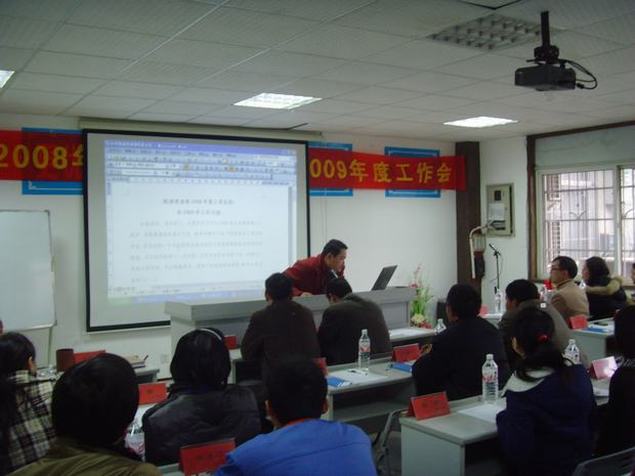机场营业部经理邹丹发表讲话