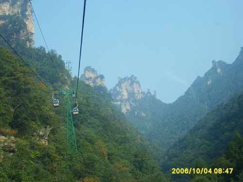 乘缆车凳上天子山